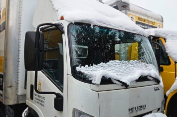Winter moving tips: clean snow off the moving truck!