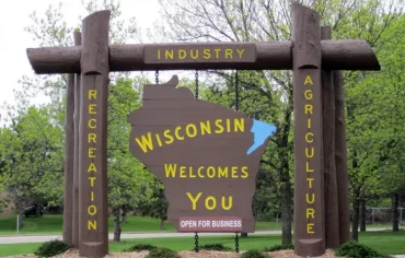 The sign you'll see when moving to Wisconsin from Illinois